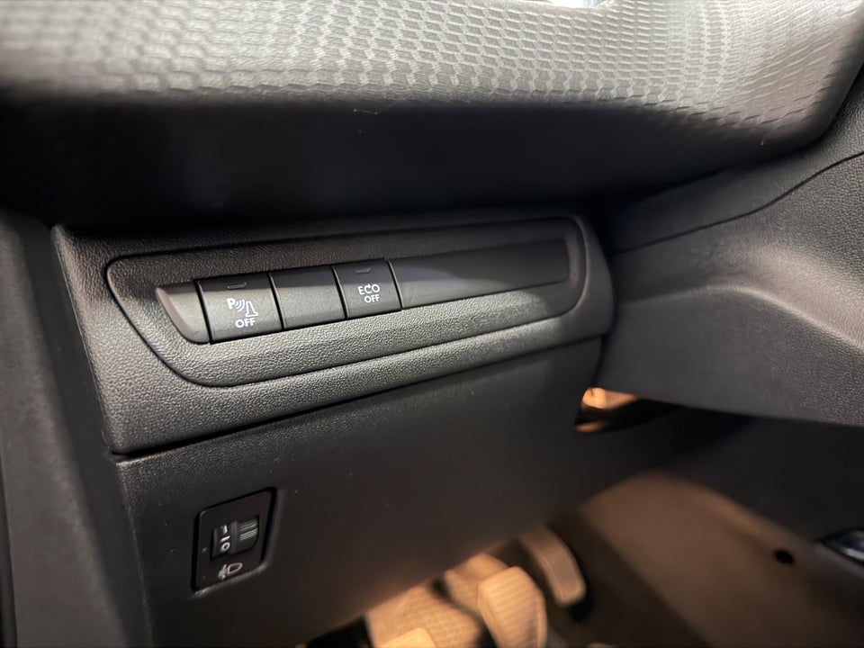 Peugeot 2008 1,5 BlueHDi 100 Allure Sky 5d