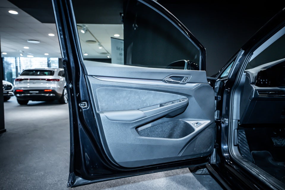 VW Golf VIII 1,4 eHybrid Style 75 Years Edition DSG 5d