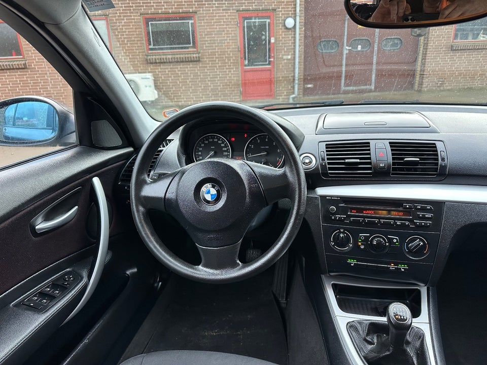 BMW 120i 2,0 Advantage 5d