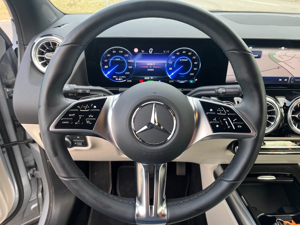 Mercedes EQA300 Progressive 4Matic 5d