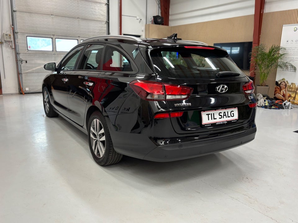 Hyundai i30 1,6 CRDi 110 Premium stc. DCT 5d