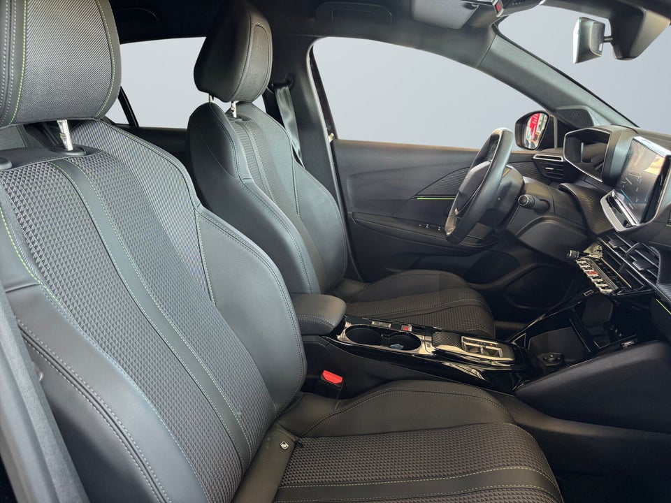 Peugeot e-208 50 GT 5d