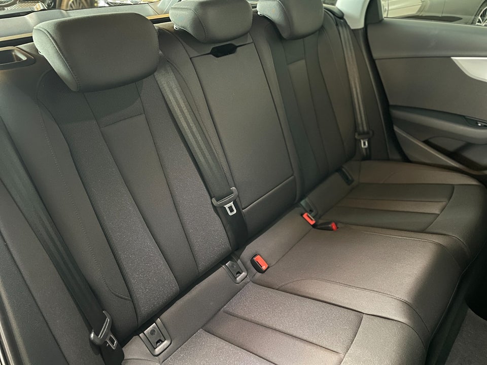 Audi A4 40 TFSi Prestige Avant S-tr. 5d