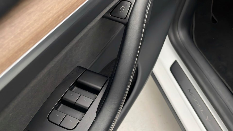 Tesla Model Y Performance AWD 5d