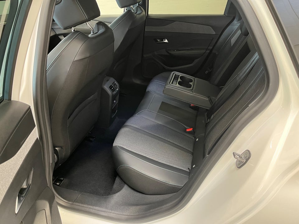 Peugeot 308 1,6 Hybrid First Selection SW EAT8 5d