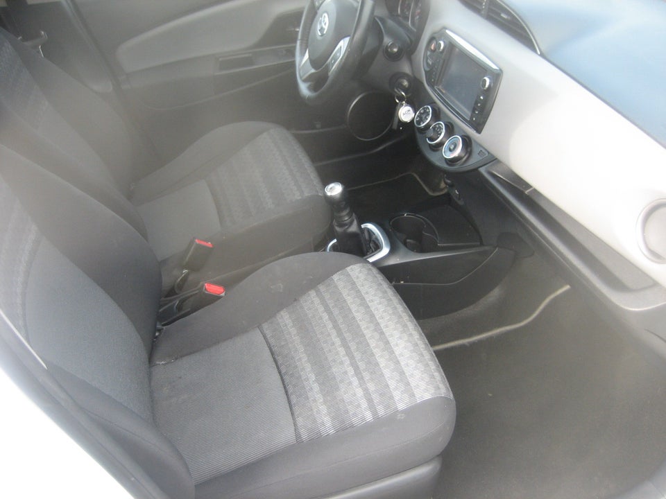 Toyota Yaris 1,0 VVT-i T2 5d