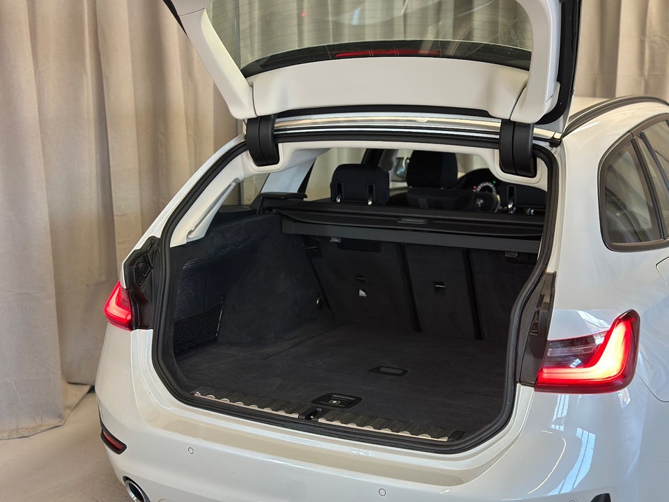 BMW 320d 2,0 Touring Advantage aut. 5d