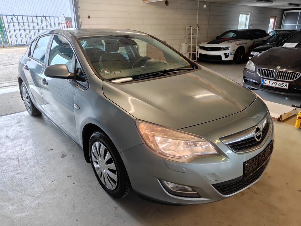 Opel Astra 1,6 Enjoy 5d