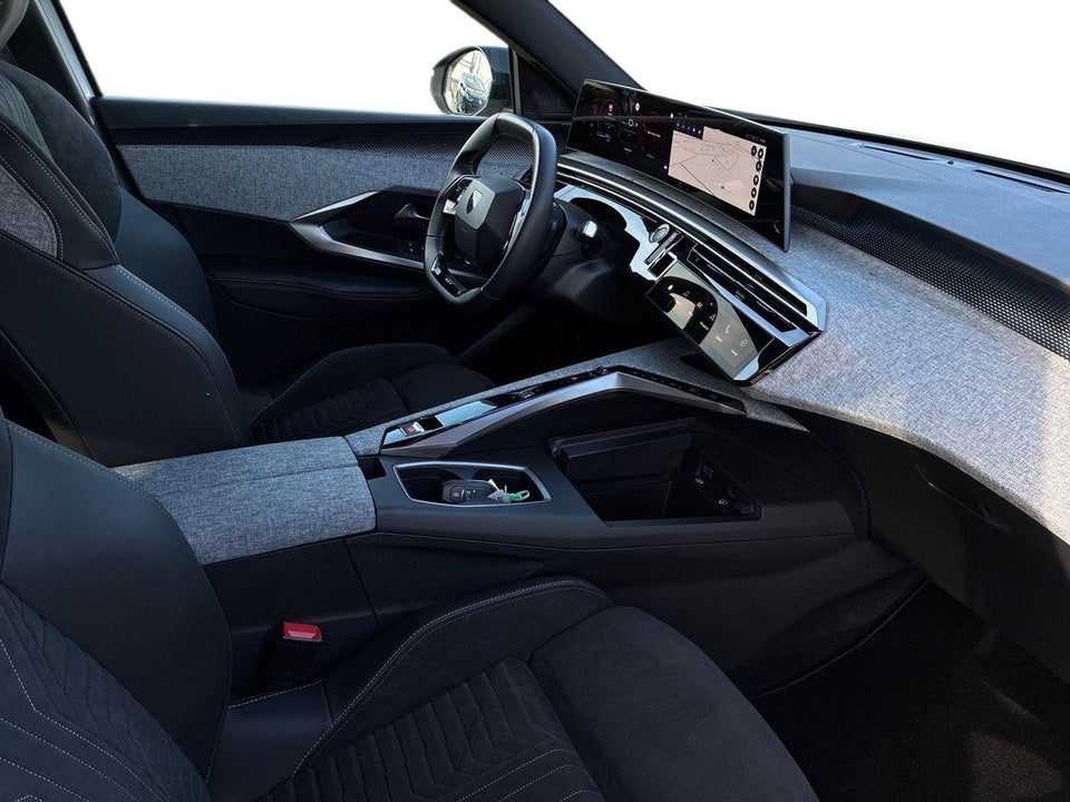 Peugeot e-3008 77 GT Pack 5d