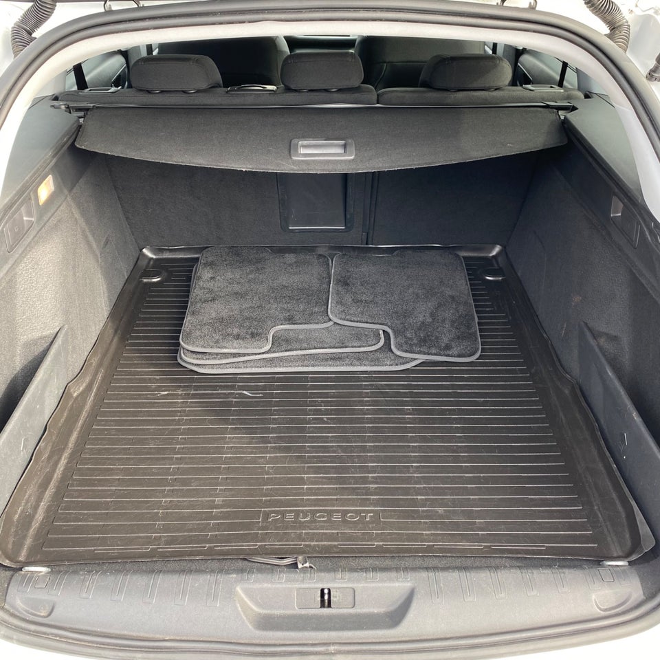 Peugeot 308 1,5 BlueHDi 130 Allure Pack SW EAT8 5d