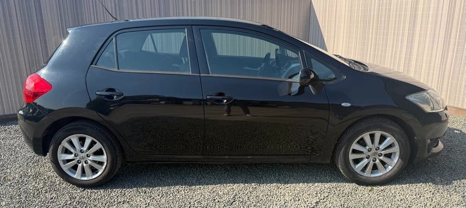Toyota Auris 1,6 Sol 5d