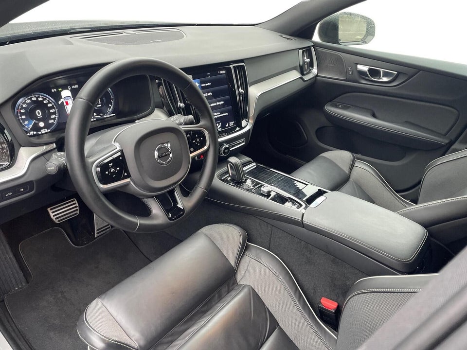 Volvo V60 2,0 T8 ReCharge R-Design aut. AWD 5d