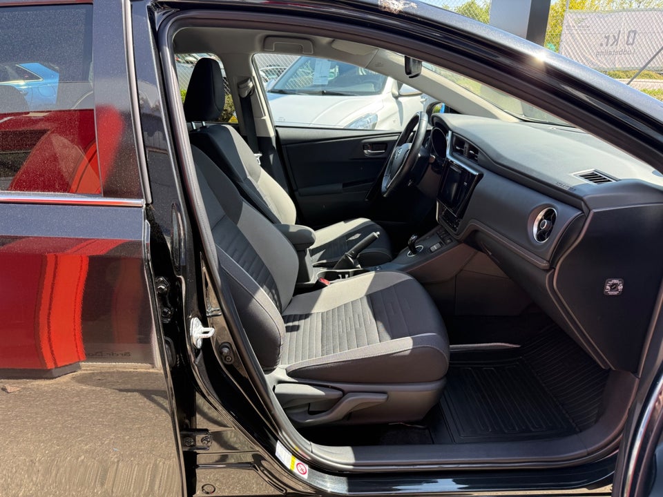 Toyota Auris 1,8 Hybrid H2 Comfort Touring Sports CVT 5d