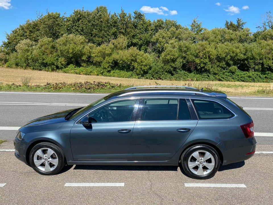 Skoda Octavia 2,0 TDi 150 Celebration Combi DSG 5d