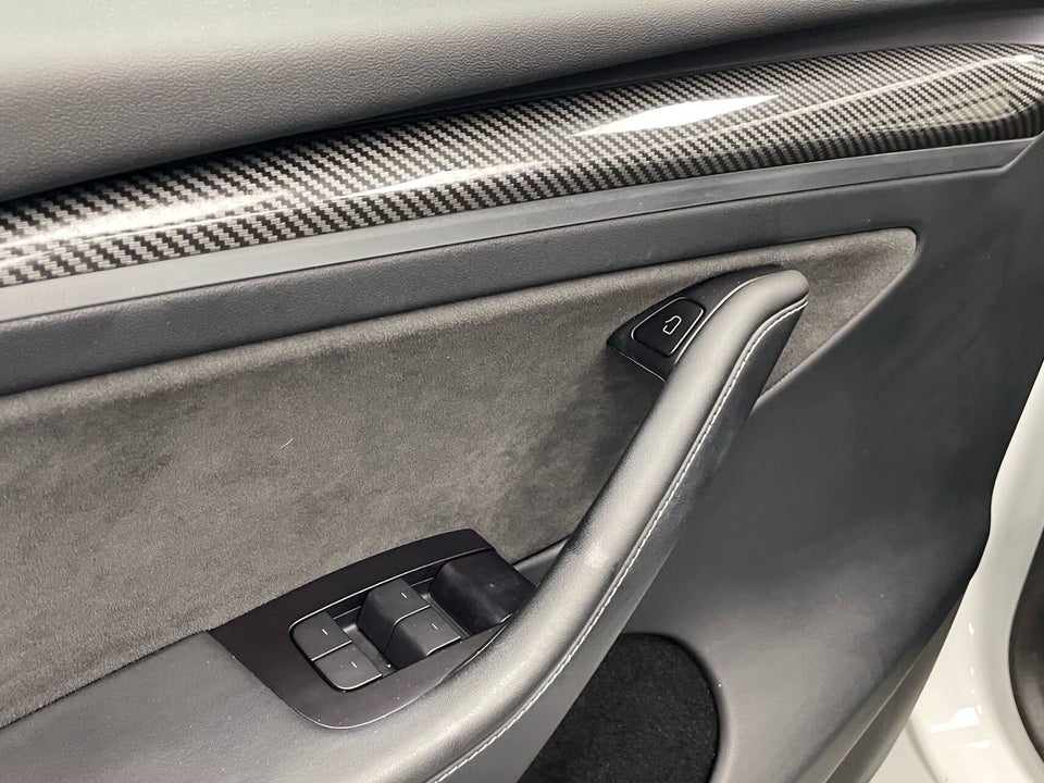 Tesla Model Y Long Range AWD 5d