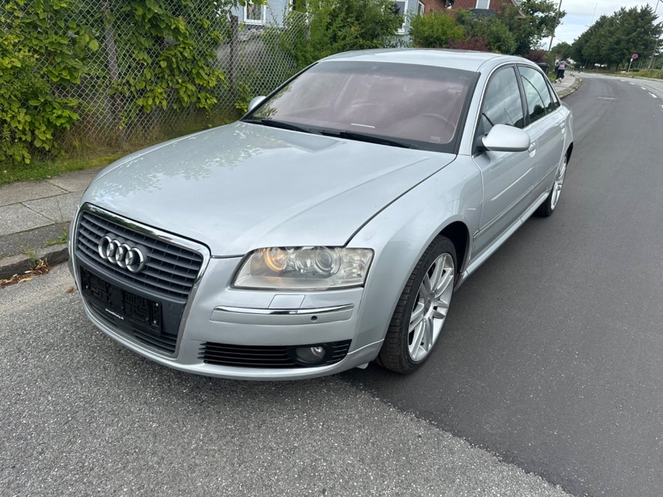 Audi A8 4,2 quattro Tiptr. lang 4d