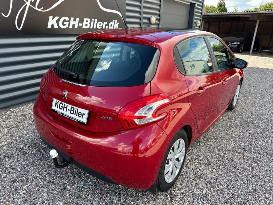 Peugeot 208 1,2 VTi Allure Sky 5d