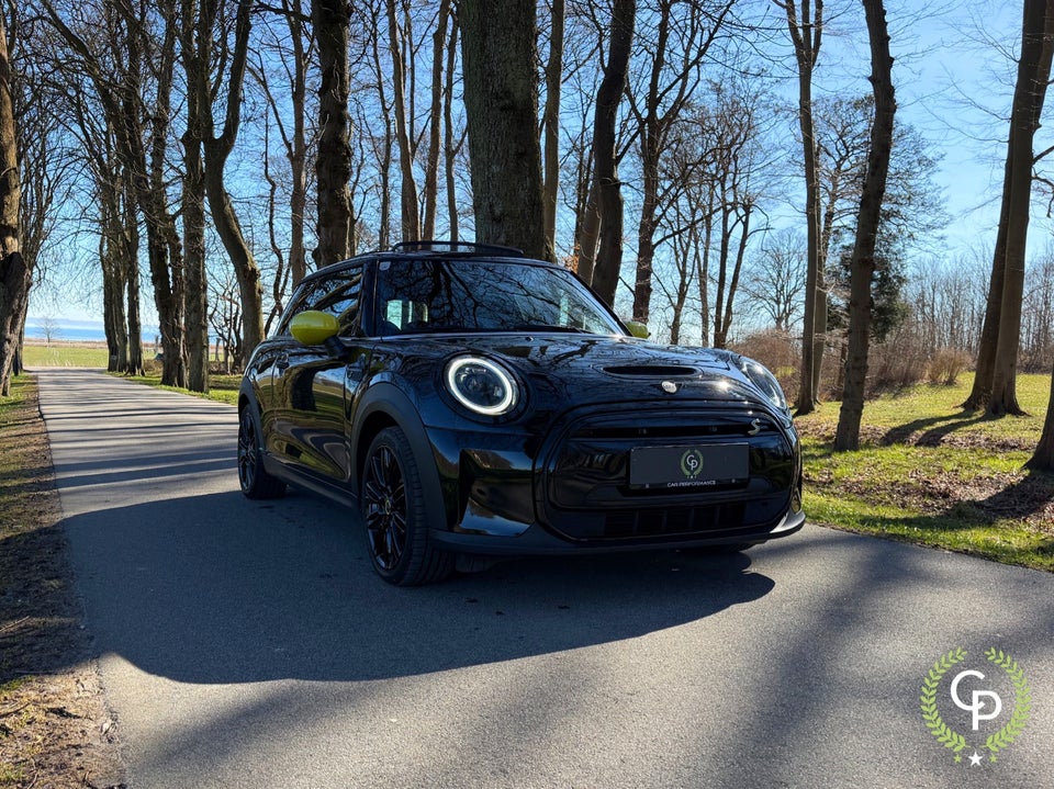 MINI Cooper SE Electric Trim 3d