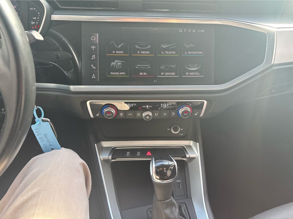 Audi Q3 35 TFSi Advanced Prestige S-tr. 5d