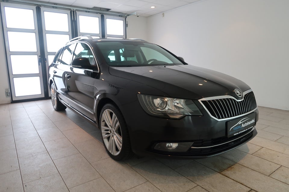 Skoda Superb 2,0 TDi 170 Elegance Combi 5d