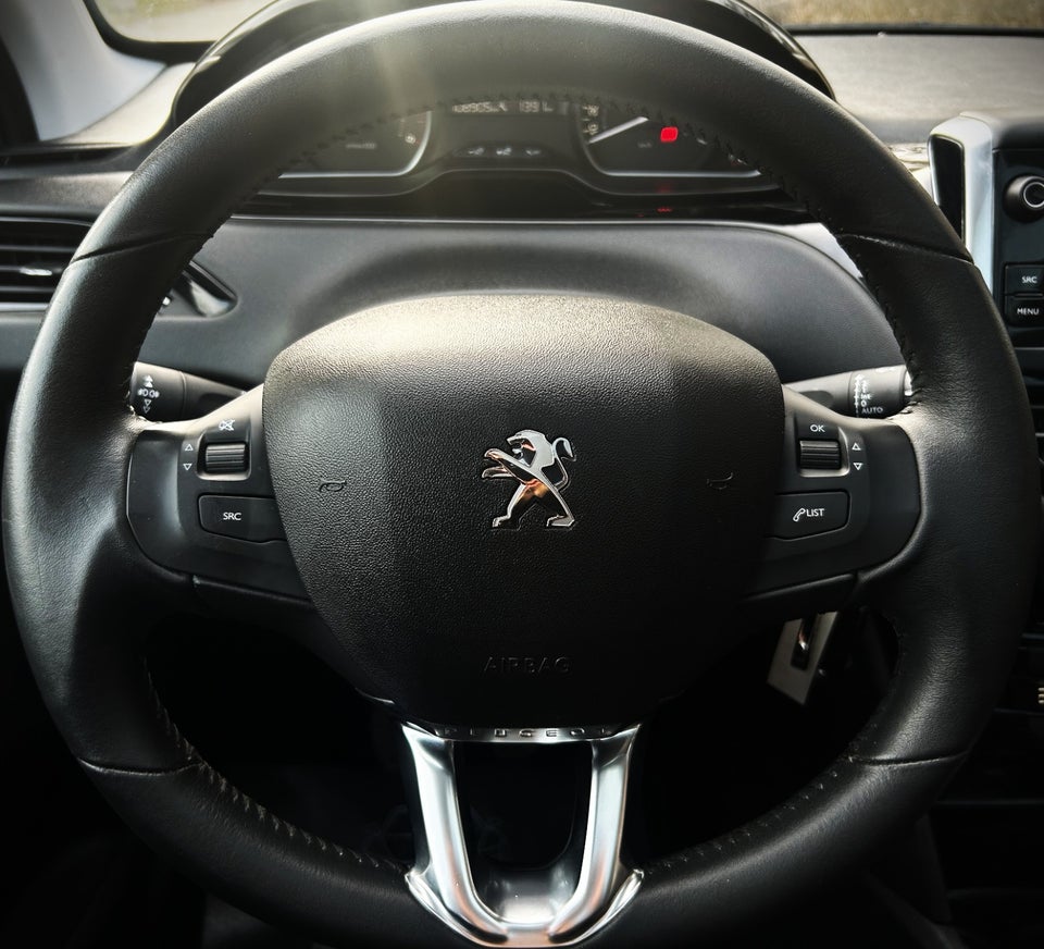 Peugeot 208 1,5 BlueHDi 100 Signature Sky 5d