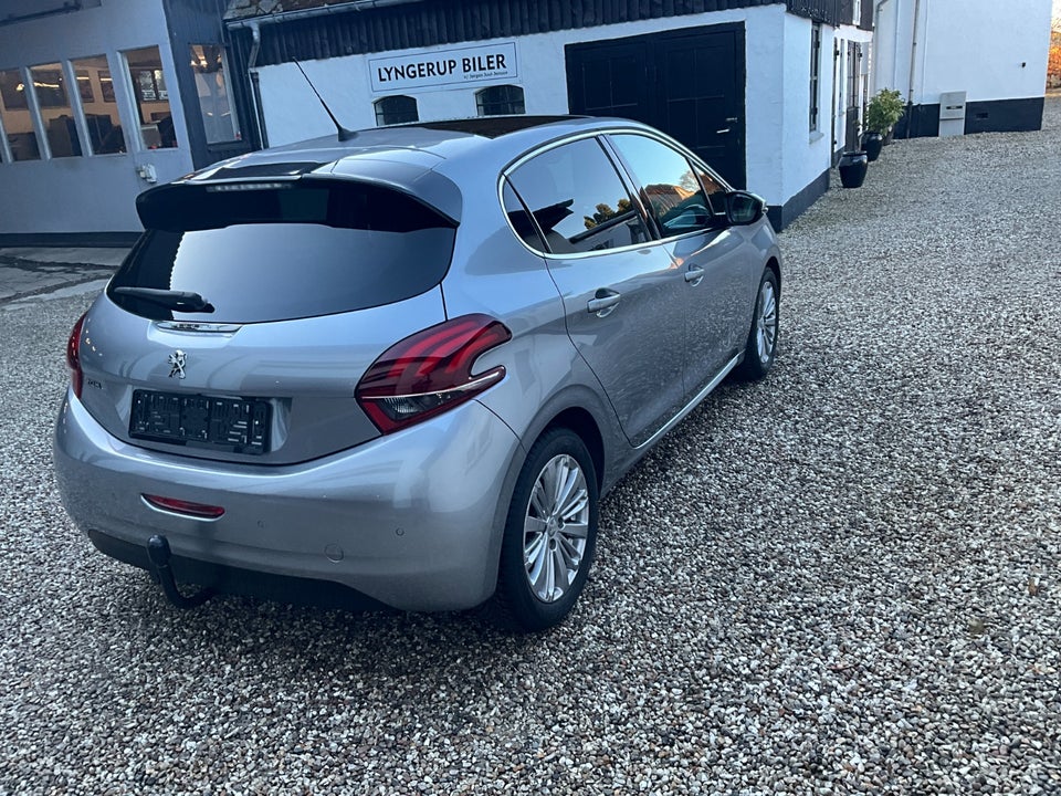 Peugeot 208 1,2 PureTech 82 Selection Sky 5d