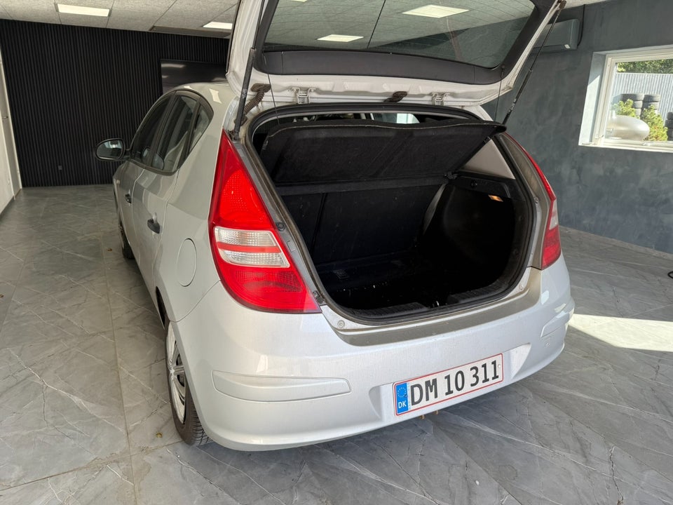 Hyundai i30 1,6 CRDi 90 Comfort 5d