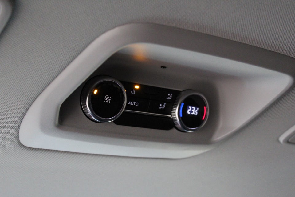 VW e-Caravelle Life SWB