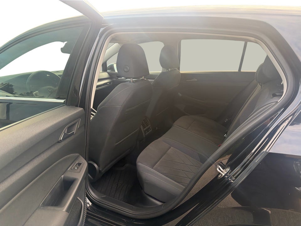 VW Golf VIII 1,4 eHybrid DSG 5d