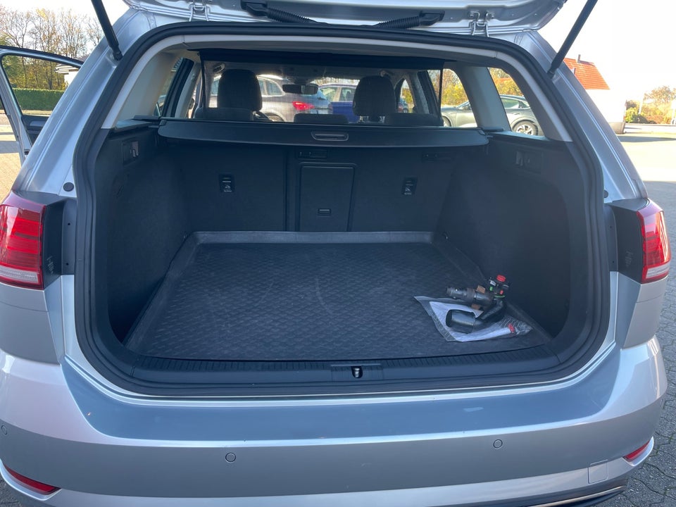 VW Golf VII 1,6 TDi 115 Comfortline Variant 5d