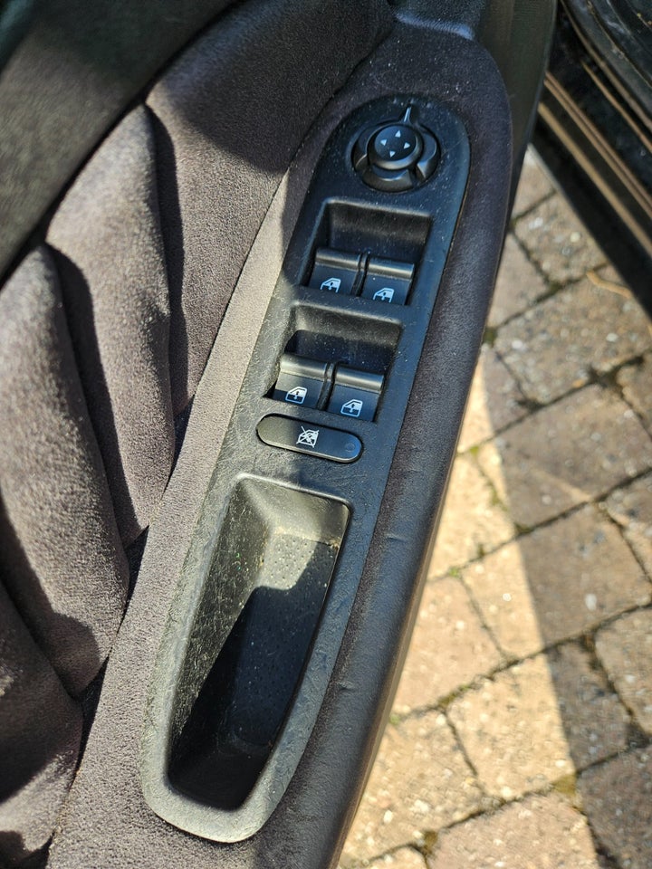 Alfa Romeo 159 2,2 JTS S 4d