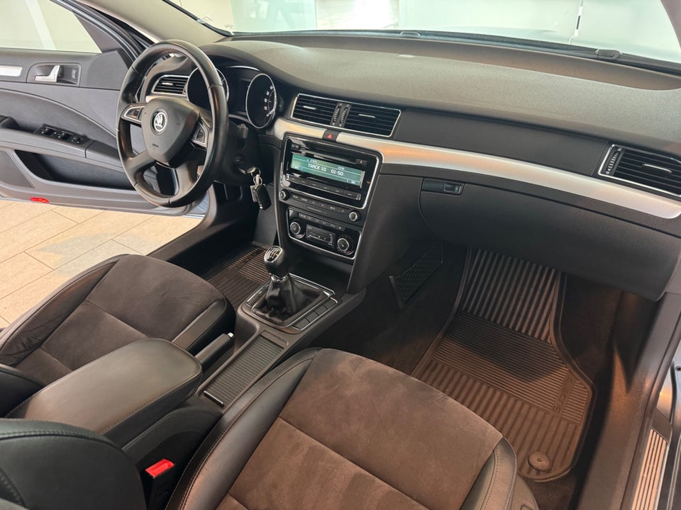 Skoda Superb 2,0 TDi 140 Elegance Combi 5d