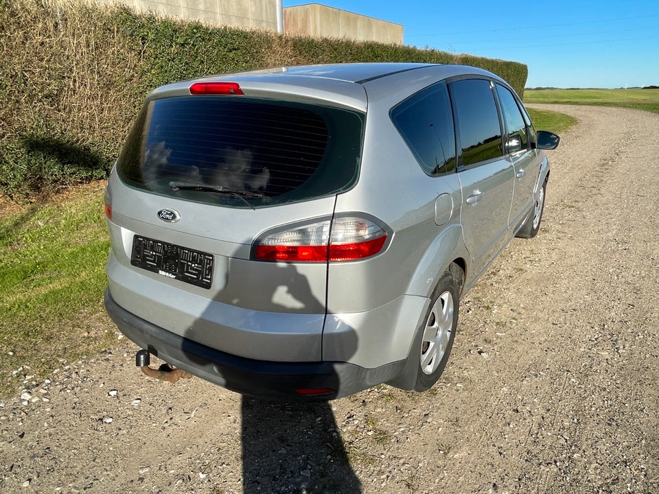 Ford S-MAX 2,0 Ambiente 7prs 5d