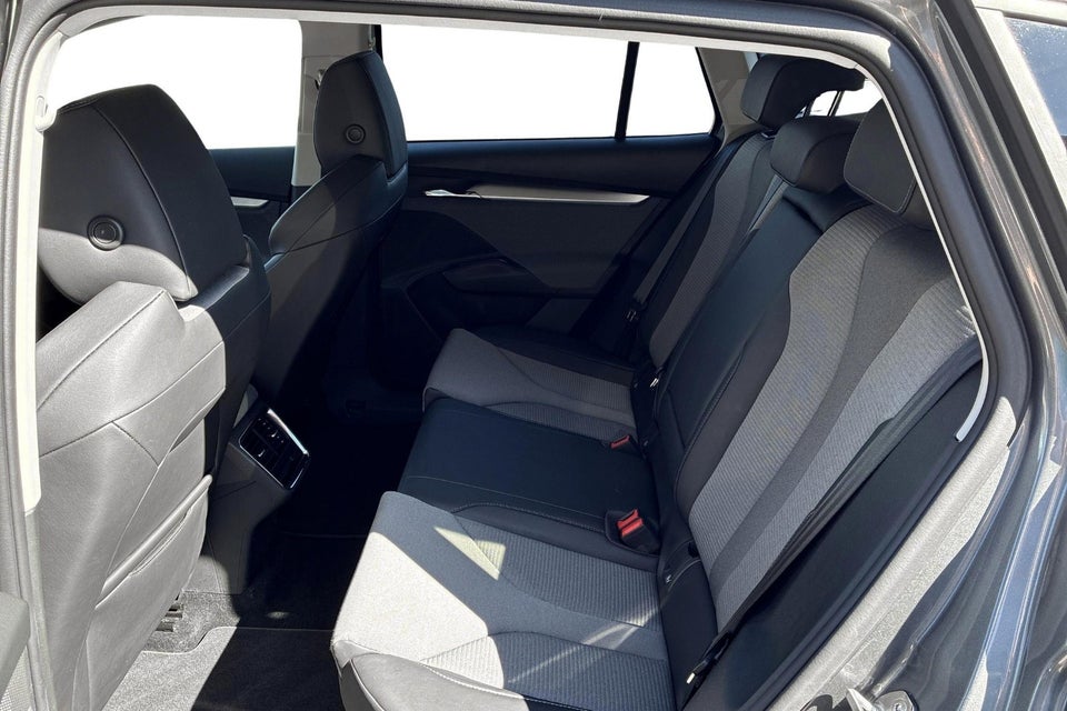 Skoda Enyaq 60 iV Loft 5d