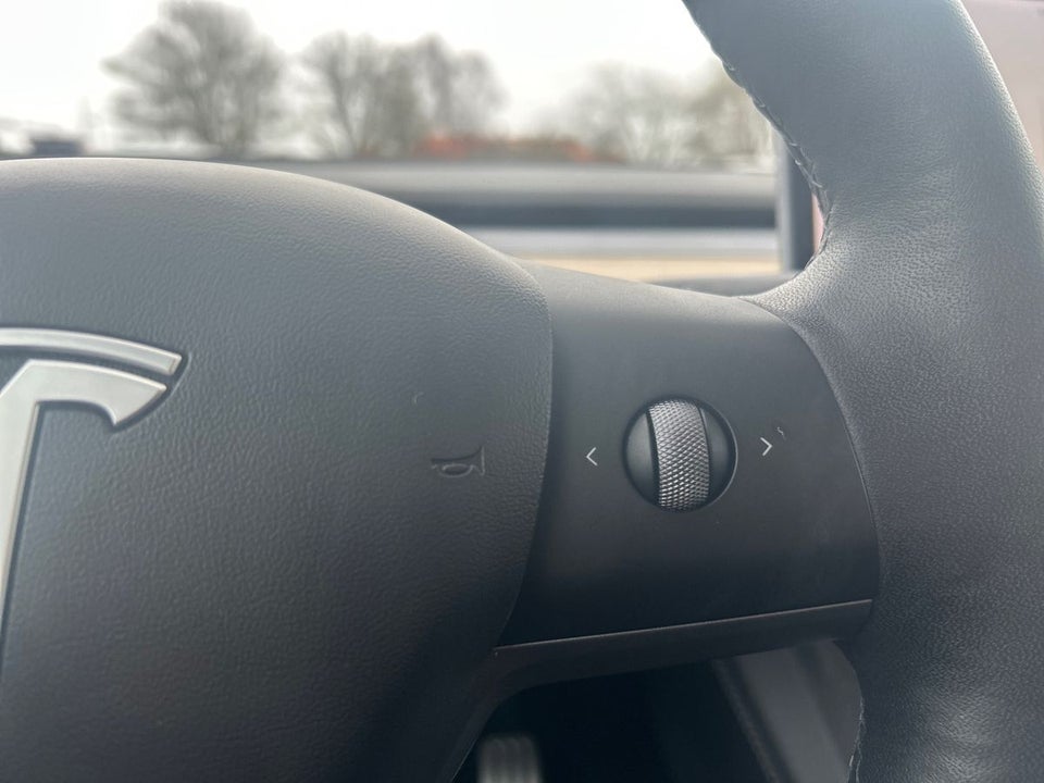 Tesla Model Y Long Range AWD 5d