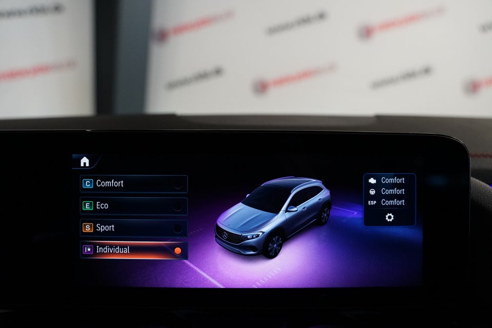 Mercedes EQA300 AMG Line 4Matic 5d