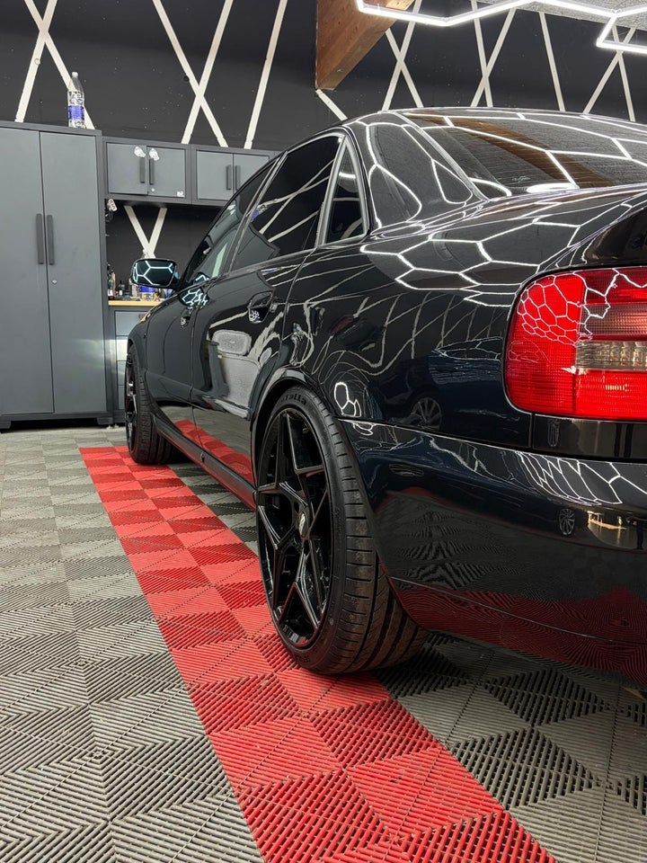 Audi A4 1,8 T quattro 4d