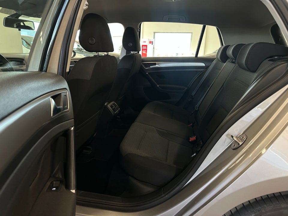 VW Golf VII 2,0 TDi 150 Comfortline DSG BMT 5d