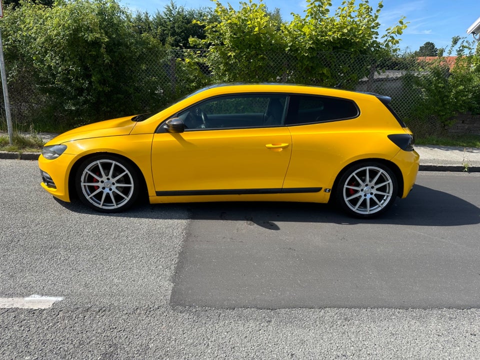 VW Scirocco 2,0 TDi 140 Sport DSG Van 3d