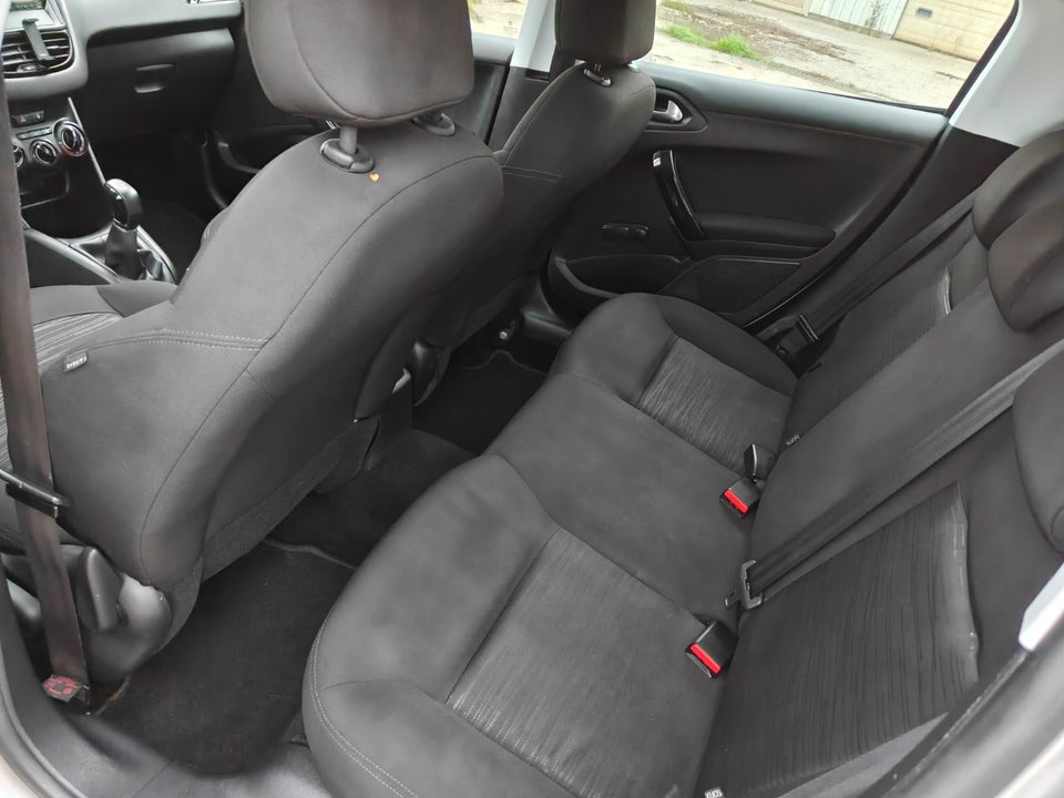Peugeot 208 1,0 VTi Access 5d