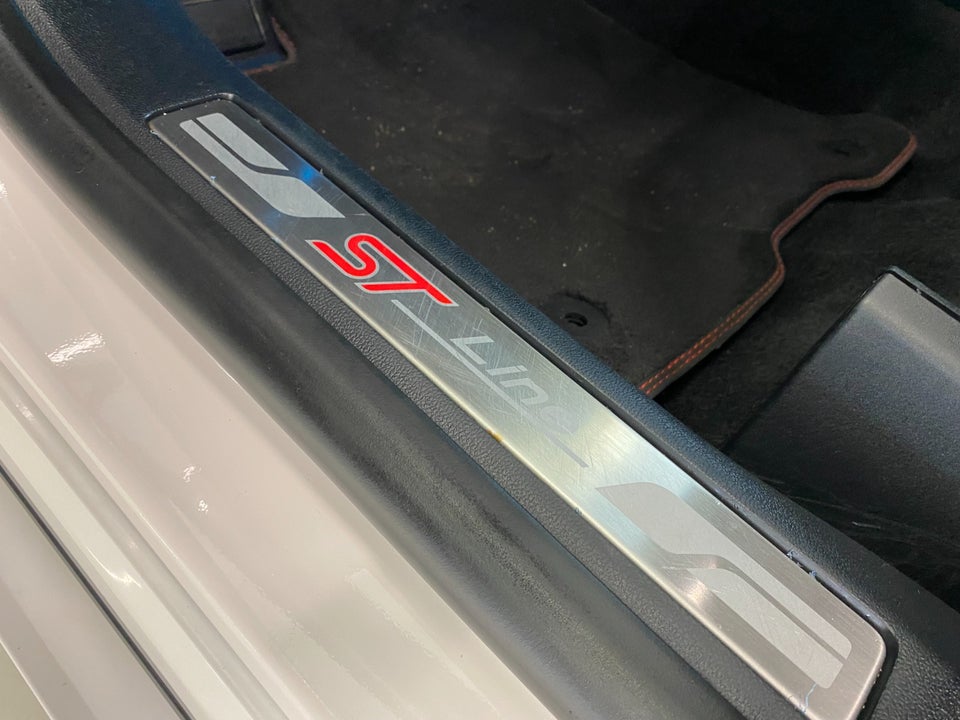 Ford Kuga 2,5 PHEV ST-Line X CVT 5d