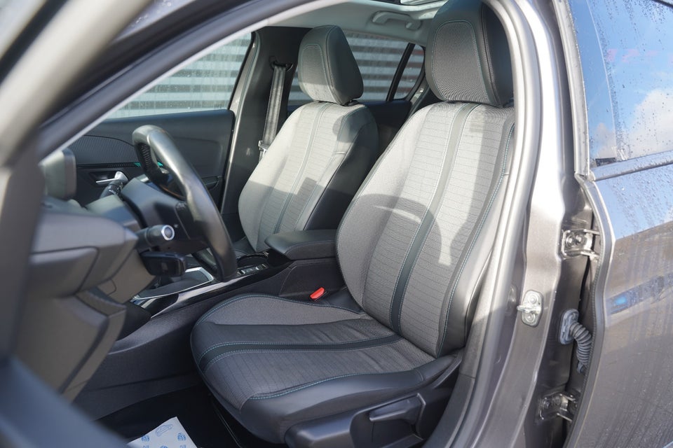 Peugeot 208 1,5 BlueHDi 100 Allure Sky 5d