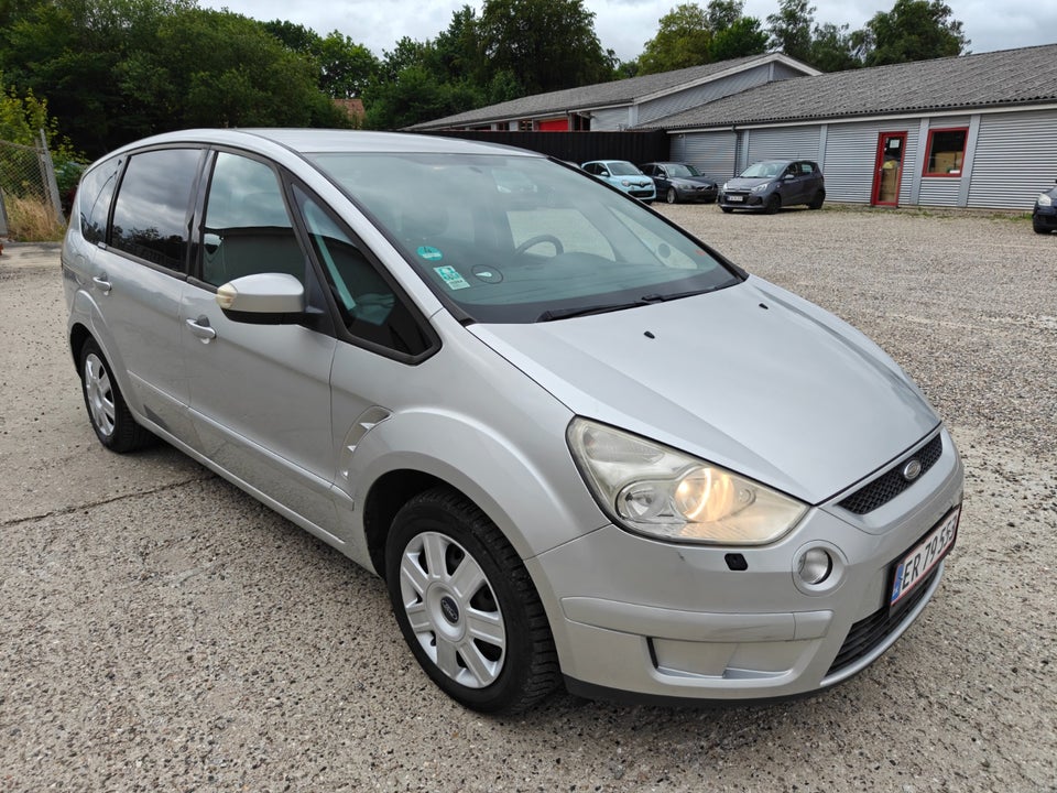 Ford S-MAX 2,0 Ambiente 7prs 5d