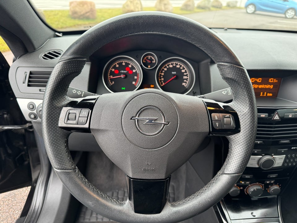 Opel Astra 2,0 Cosmo TwinTop 2d