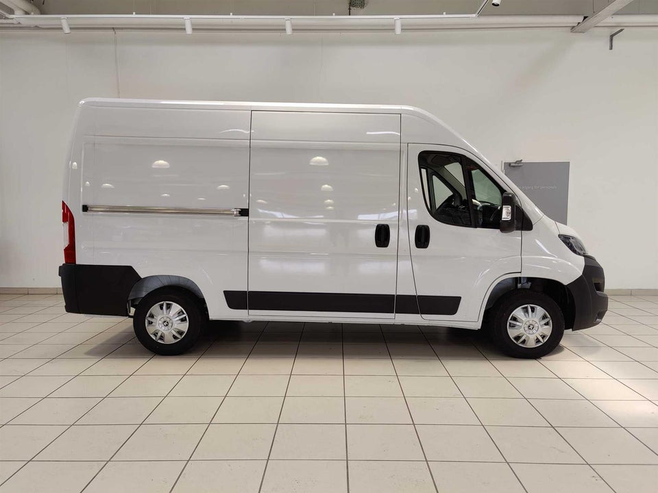 Peugeot Boxer 333 2,2 BlueHDi 140 L2H2 Premium