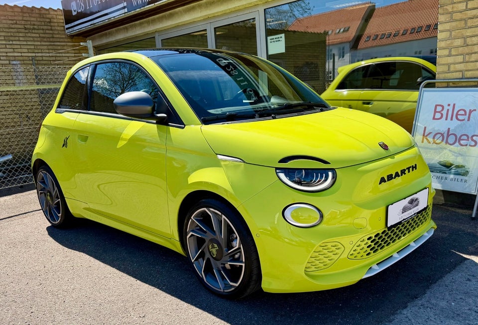 Abarth 500e Scorpionissima 3d