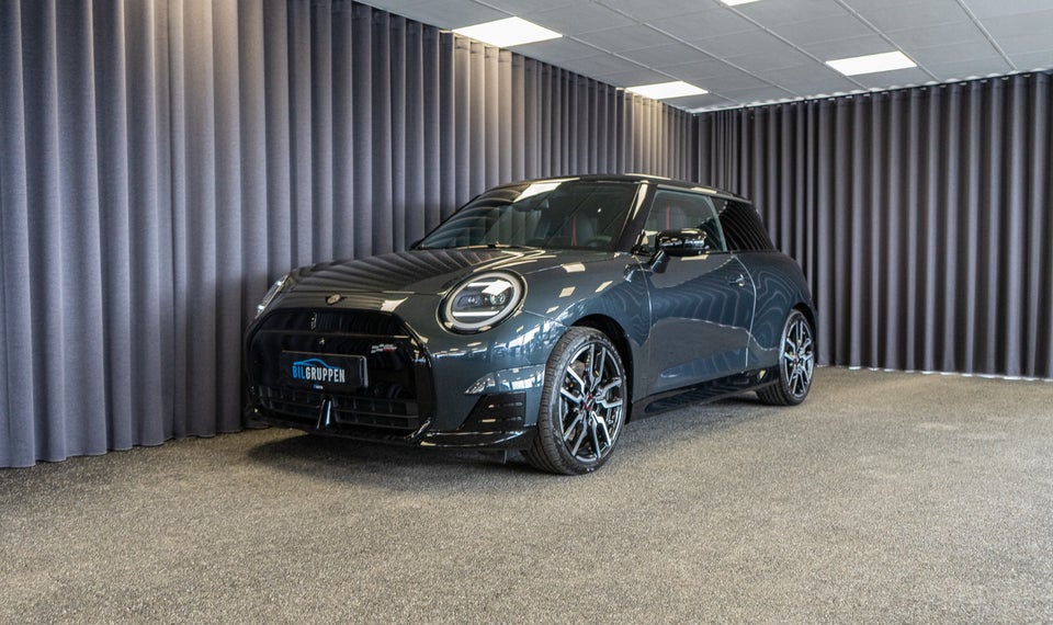 MINI Cooper E JCW Trim XL 3d