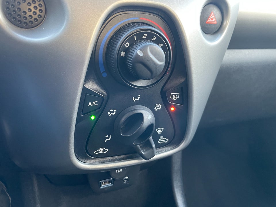 Toyota Aygo 1,0 VVT-i x-play 5d