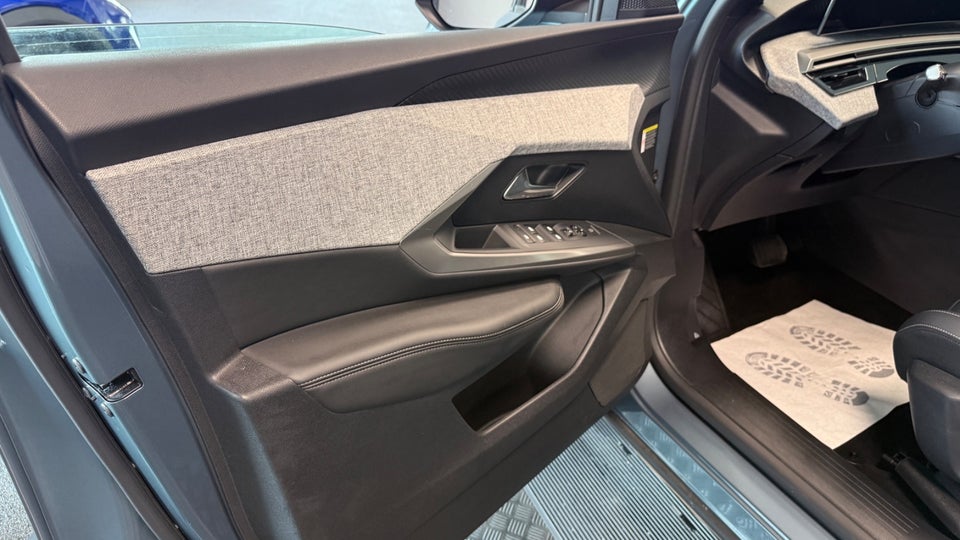 Peugeot e-5008 77 Allure 7prs 5d
