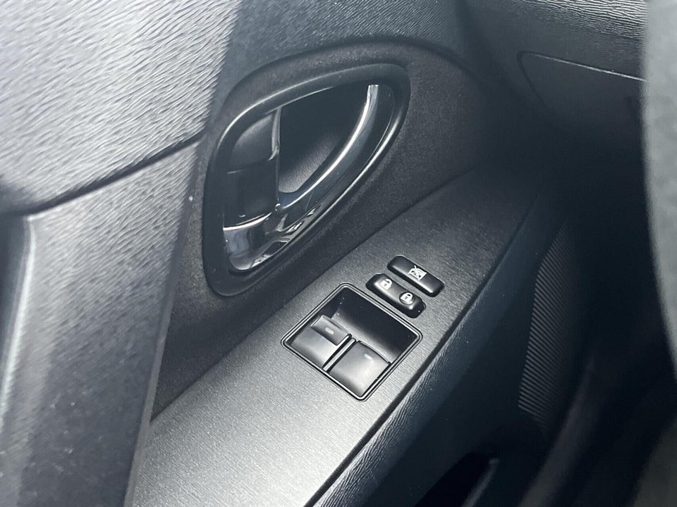 Toyota Avensis 1,6 VVT-i T1 stc. 5d